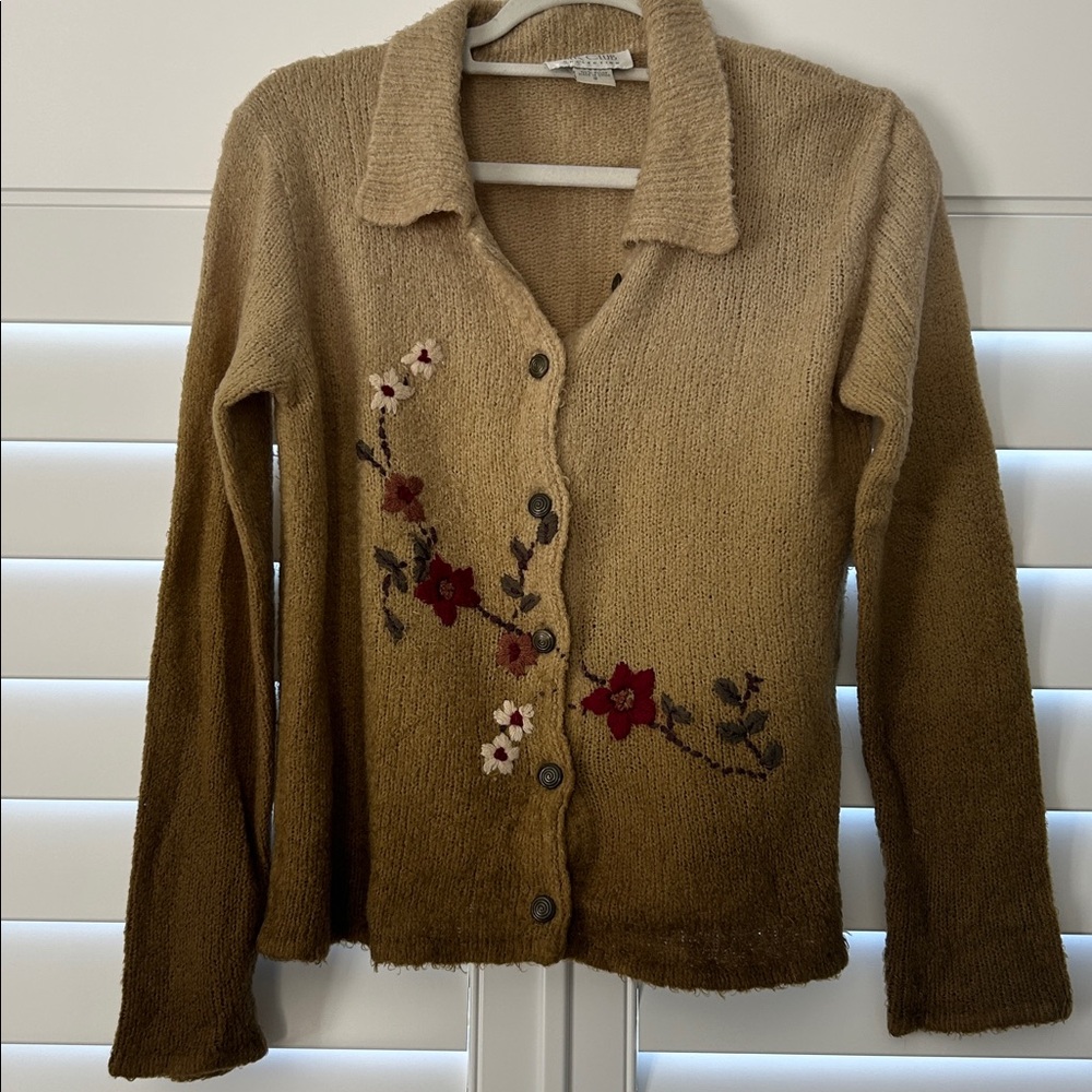 VTG Silk Club  Women's Button up Cardigan Embroidered Flowers